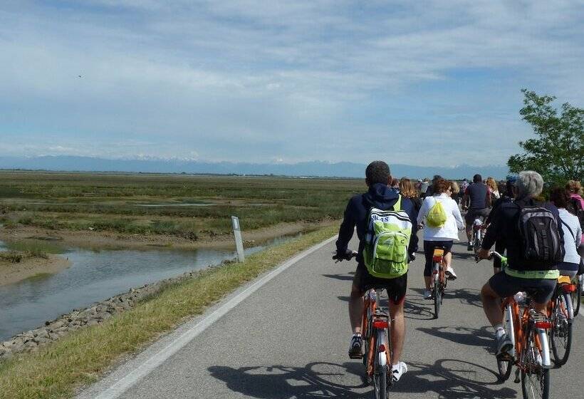 בית מלון כפרי Orient & Pacific