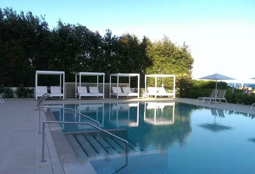 Отель Orient & Pacific