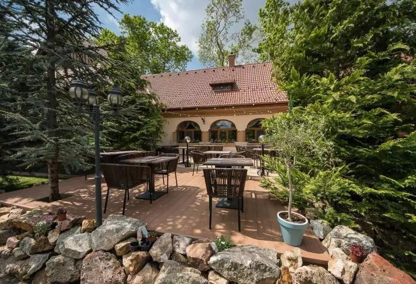 فندق Platan Garden Rooms & Restaurant