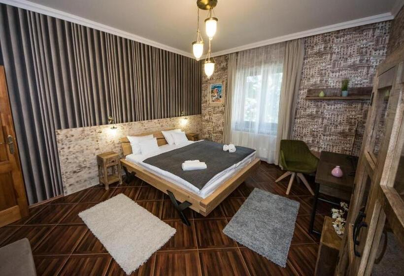 בית מלון כפרי Platan Garden Rooms & Restaurant