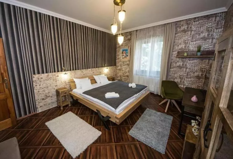 فندق Platan Garden Rooms & Restaurant