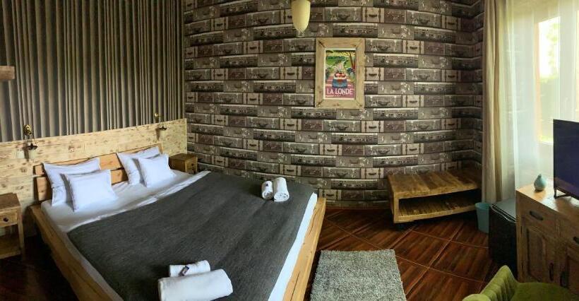 בית מלון כפרי Platan Garden Rooms & Restaurant