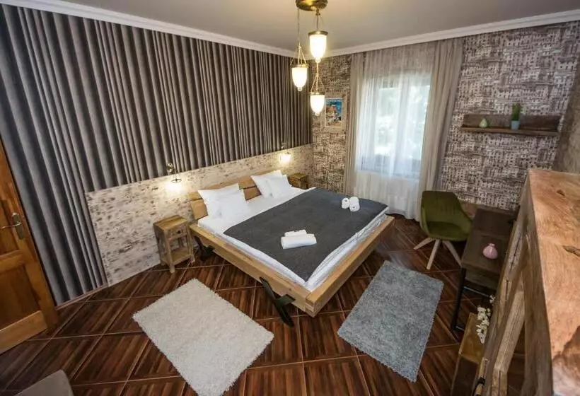 فندق Platan Garden Rooms & Restaurant