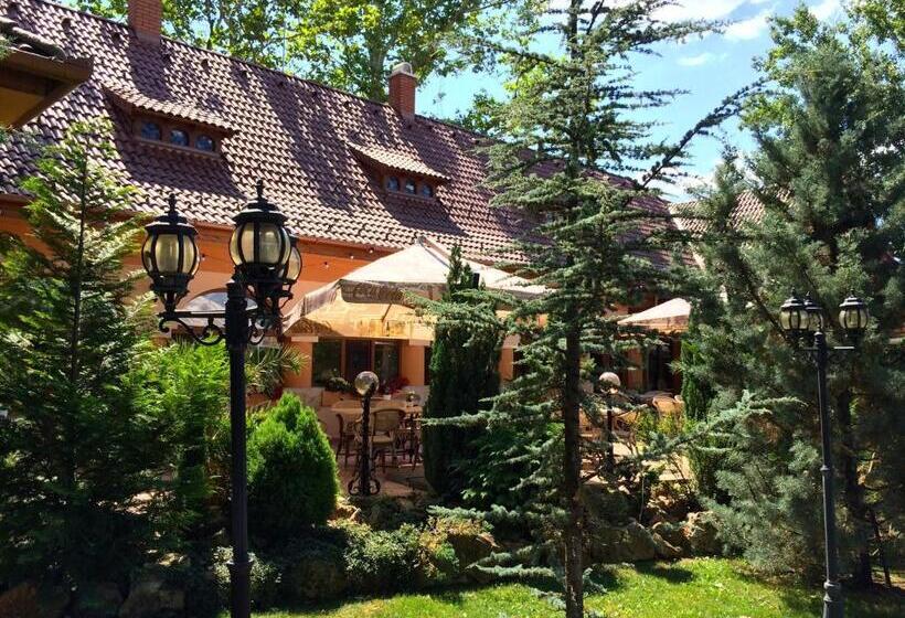 בית מלון כפרי Platan Garden Rooms & Restaurant