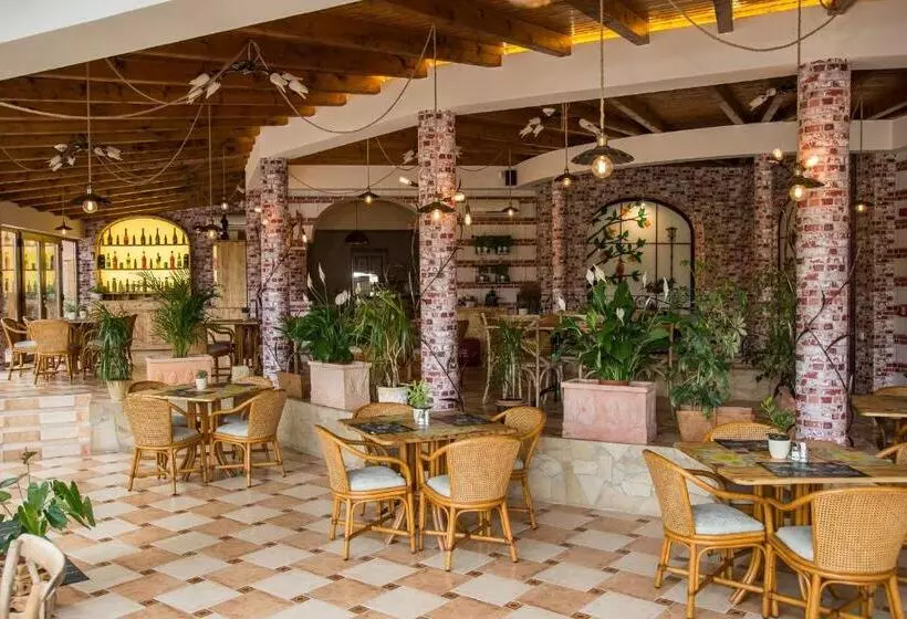 فندق Platan Garden Rooms & Restaurant