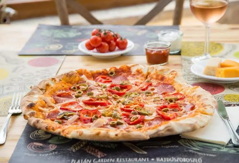 فندق Platan Garden Rooms & Restaurant