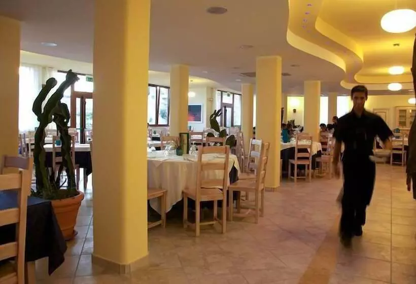 Отель Raffael Phg