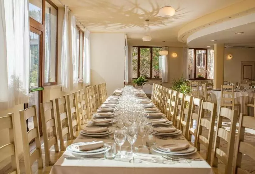 Отель Raffael Phg