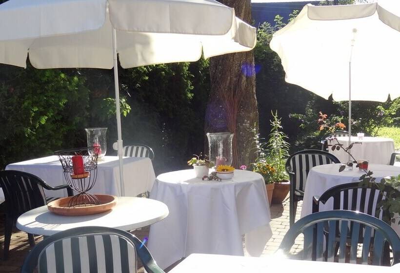 Privathotel   Garni   Pension Zur Freystatt Am Wasserschloss