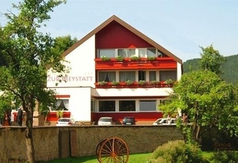 Privathotel   Garni   Pension Zur Freystatt Am Wasserschloss