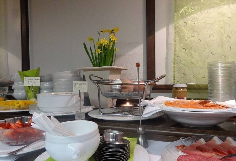 Privathotel   Garni   Pension Zur Freystatt Am Wasserschloss