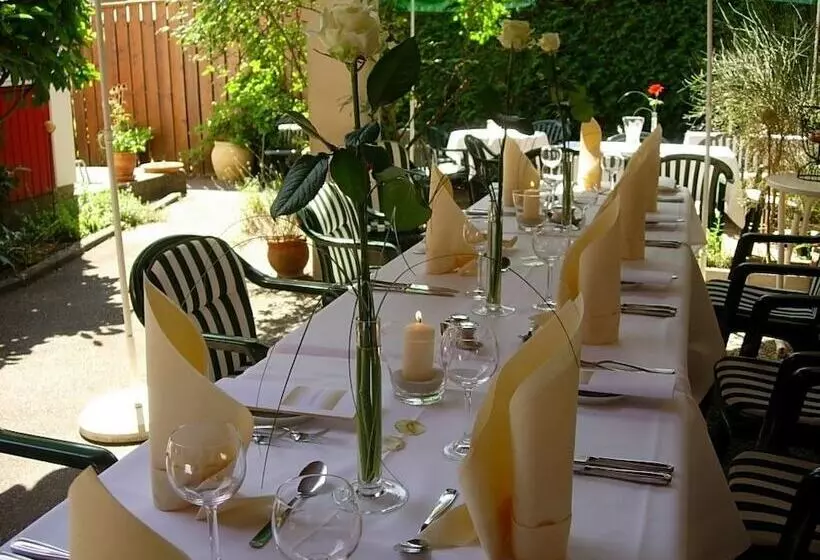 Privathotel Garni Pension Zur Freystatt Am Wasserschloss