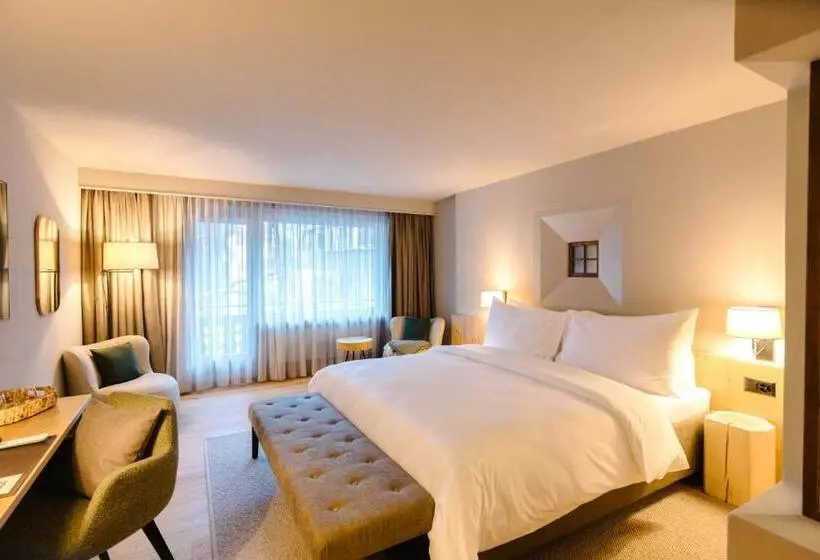 Seven Alpina Boutique