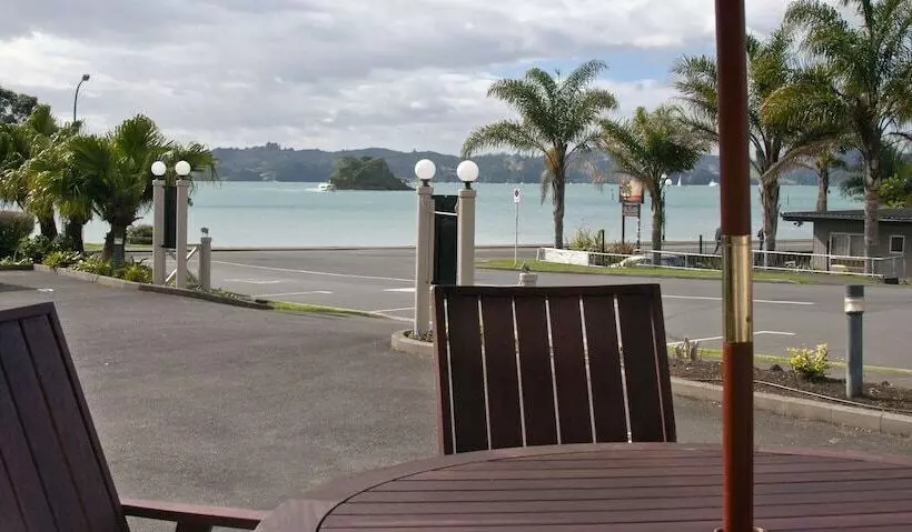Breakwater Motel