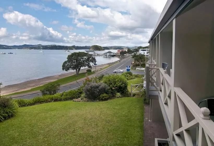 Breakwater Motel