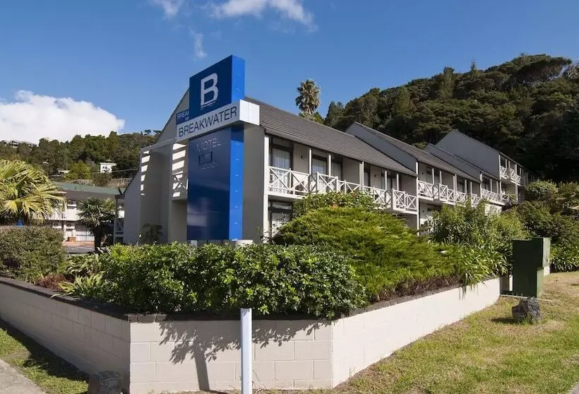 Breakwater Motel