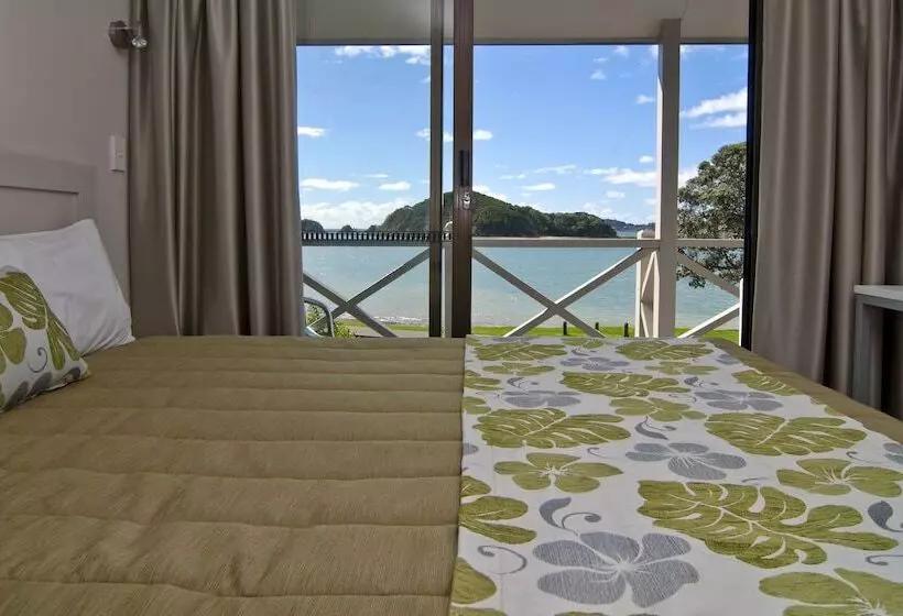 Breakwater Motel