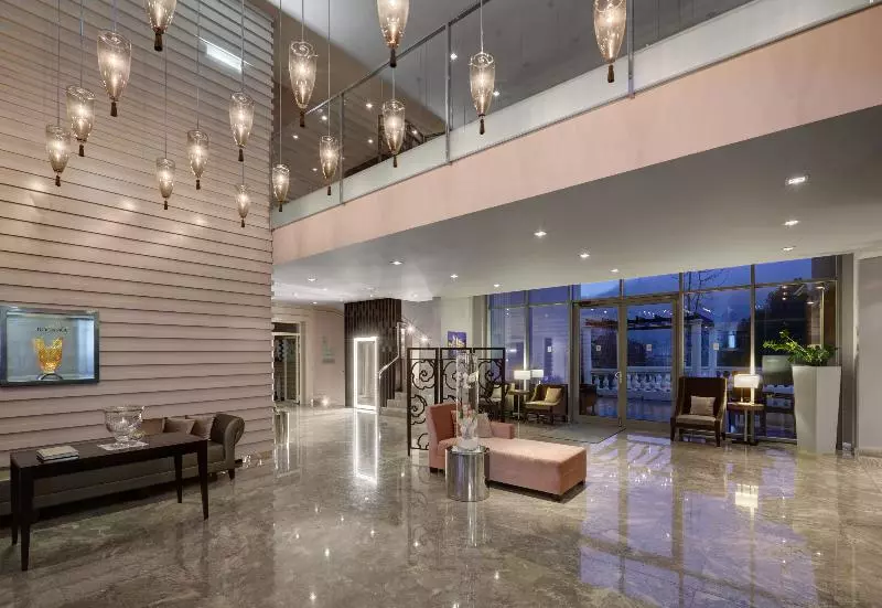 هتل Aleksander Medical & Spa