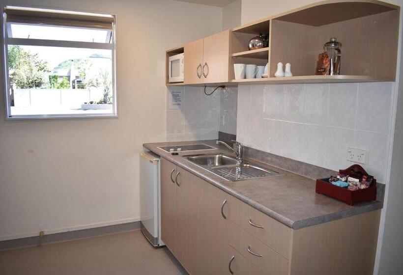 בית מלון כפרי Baywatch Motor Inn