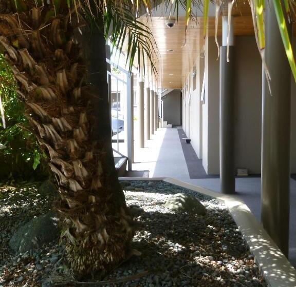 בית מלון כפרי Baywatch Motor Inn