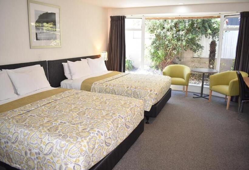 בית מלון כפרי Baywatch Motor Inn