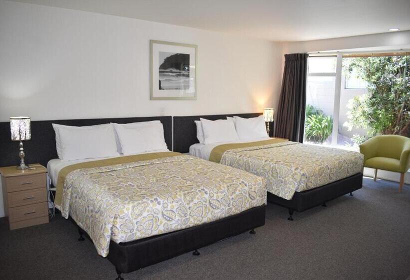 בית מלון כפרי Baywatch Motor Inn