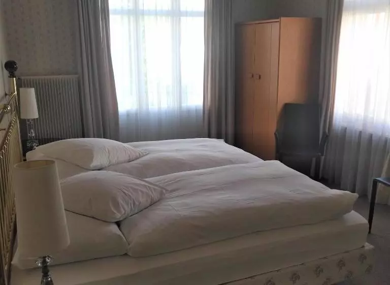 ホテル De La Paix