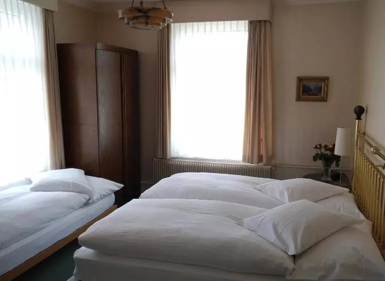 ホテル De La Paix