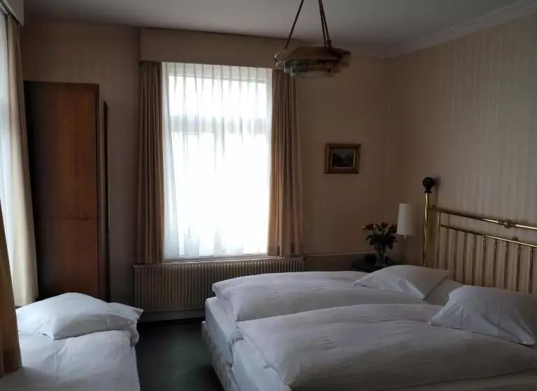 ホテル De La Paix