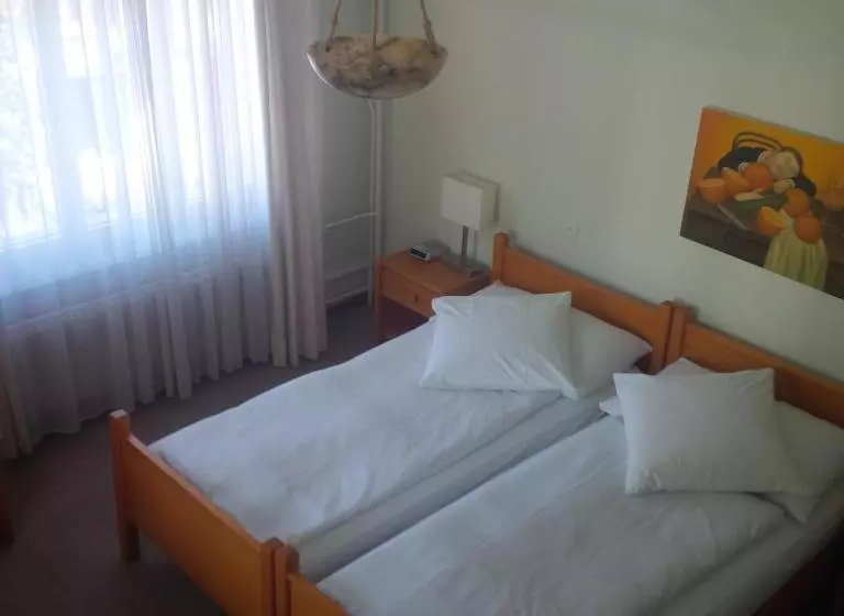 ホテル De La Paix