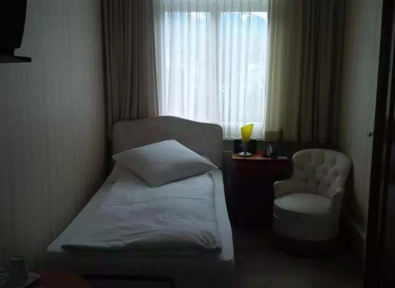 ホテル De La Paix