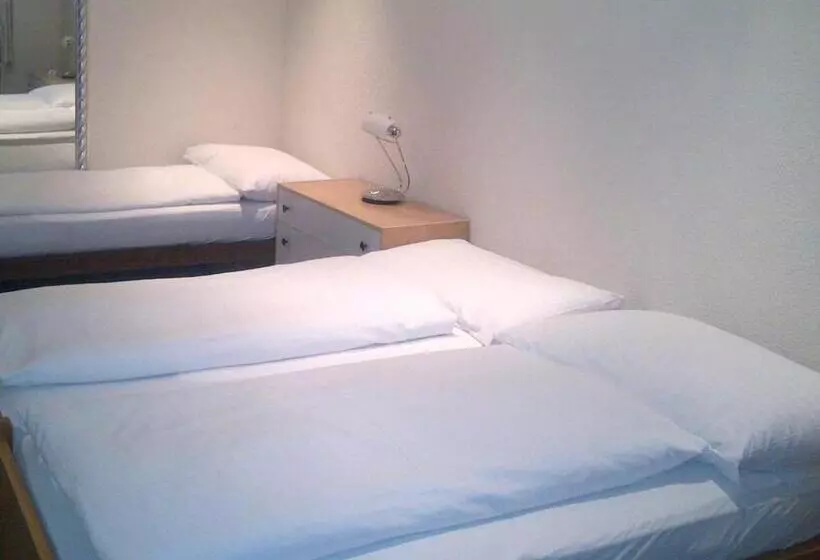 ホテル De La Paix