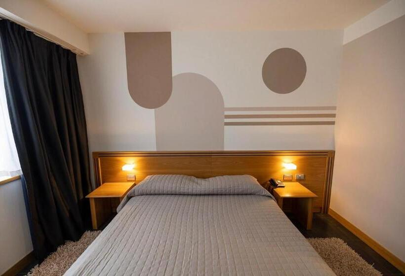 هتل Europa Belluno