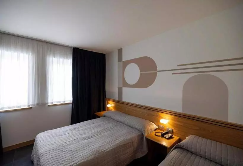 هتل Europa Belluno