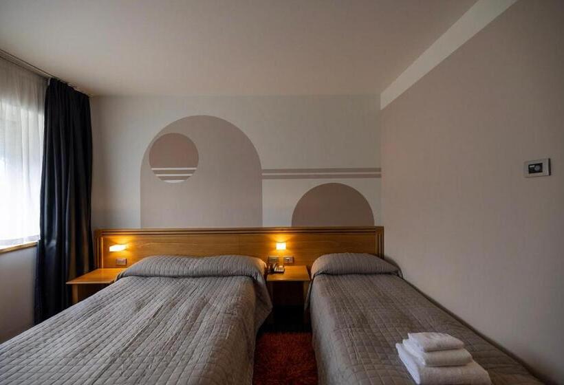 هتل Europa Belluno