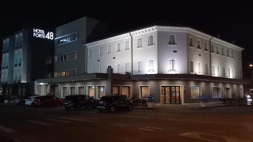 ホテル Forte Del 48