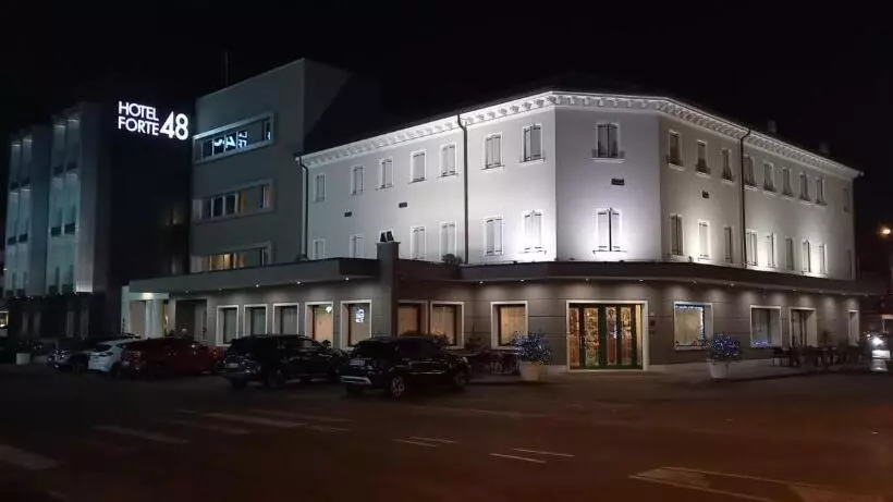 酒店 Forte Del 48