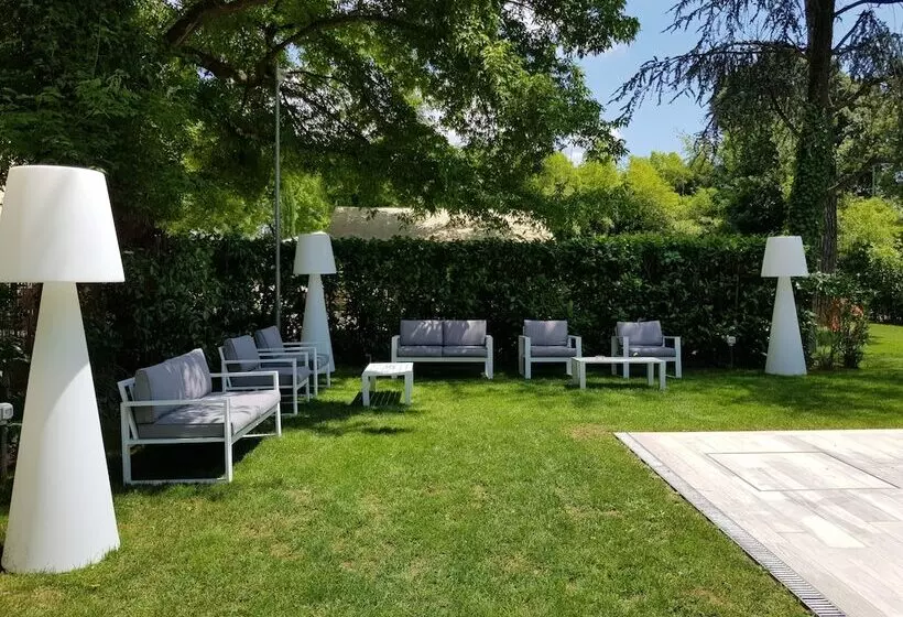 Hotel Hambros Il Parco In Villa Banchieri
