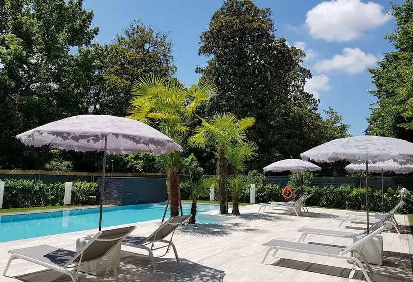 Hotel Hambros Il Parco In Villa Banchieri