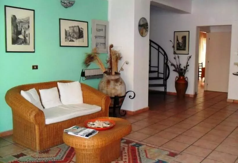 Отель La Grotta