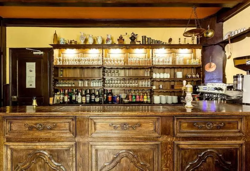 Отель Logis Hôtel Restaurant De La Poste Et Spa De Montagne