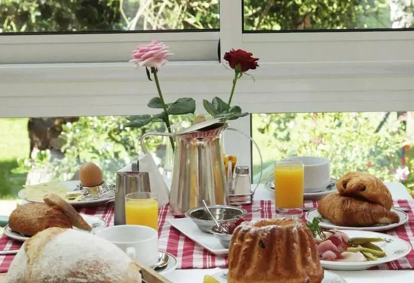 Отель Logis Hôtel Restaurant De La Poste Et Spa De Montagne