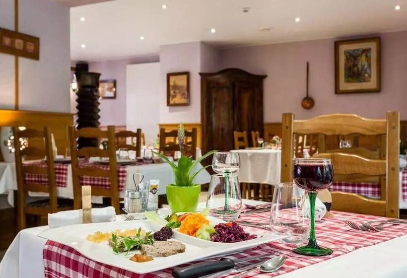 Отель Logis Hôtel Restaurant De La Poste Et Spa De Montagne