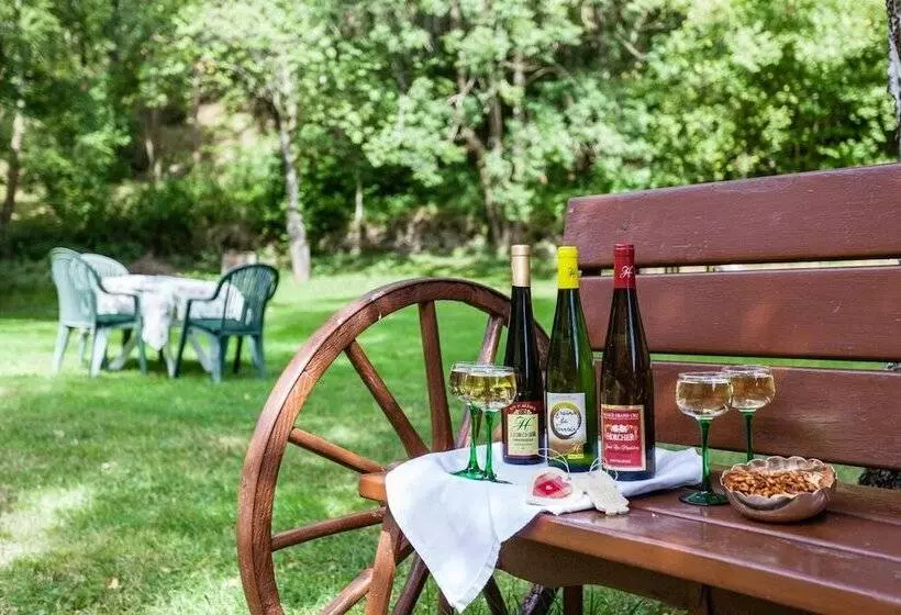 Отель Logis Hôtel Restaurant De La Poste Et Spa De Montagne