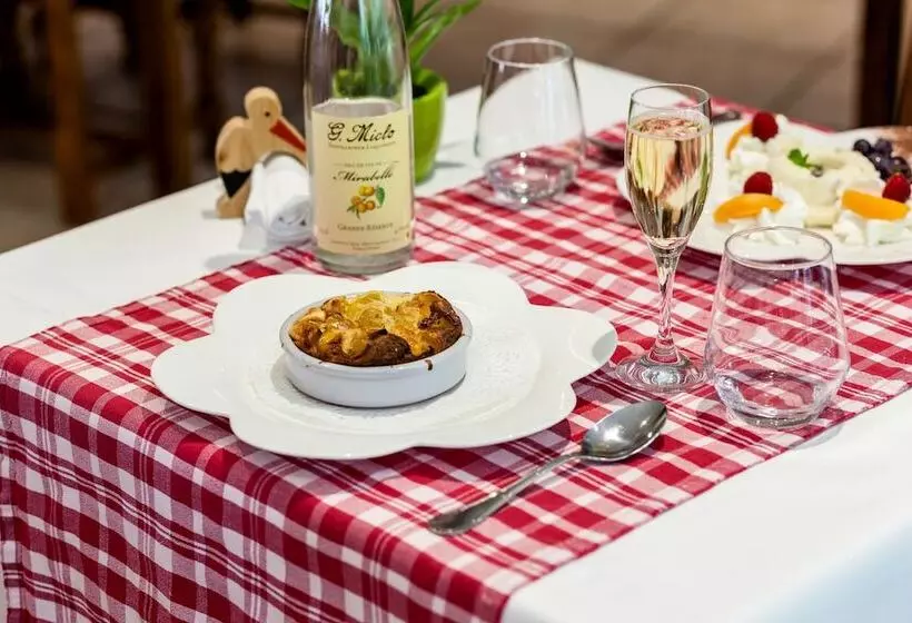 Отель Logis Hôtel Restaurant De La Poste Et Spa De Montagne