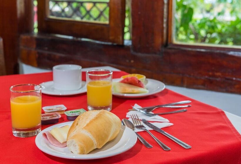 בית מלון כפרי Pousada Aldeia Portuguesa