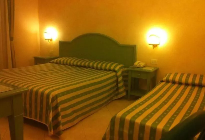 Отель Riviera 3 Stelle Con Piscina Estiva Gratuita E Garage A Pagamento