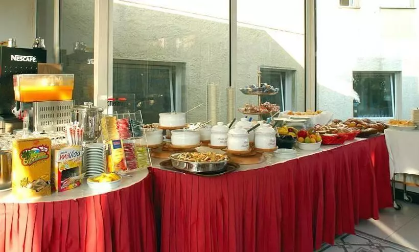 Отель Riviera 3 Stelle Con Piscina Estiva Gratuita E Garage A Pagamento