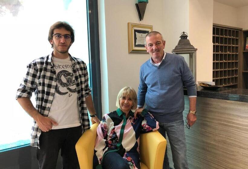 בית מלון כפרי Riviera 3 Stelle Con Piscina Estiva Gratuita E Garage A Pagamento