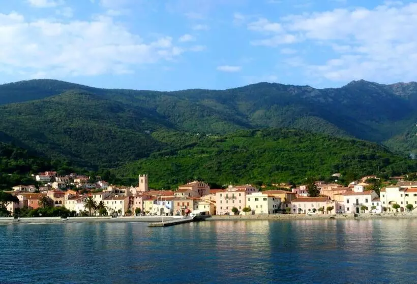 בית מלון כפרי Yacht Club